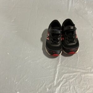 Kids Black and Red Athletic Sneakers - Comfortable Everyday Play Shoes 1000